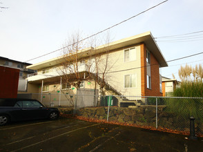 Woodland Park Apartments in Seattle, WA - Building Photo - Building Photo