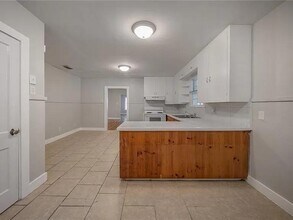 2407 Juanita St in Mobile, AL - Building Photo - Building Photo