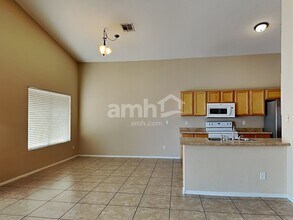 2715 N 90th Ave in Phoenix, AZ - Foto de edificio - Building Photo