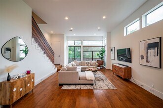 3218 Crawford St in Houston, TX - Building Photo - Building Photo