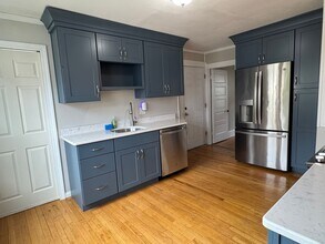 4 Hazel St in Manchester, NH - Building Photo - Building Photo