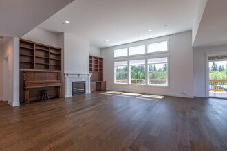 3352 NE Spruce Dr in Camas, WA - Foto de edificio - Building Photo