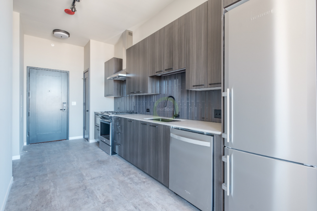 property at 938 W Washington Blvd