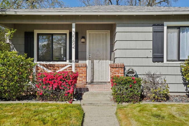 3582 63rd St in Sacramento, CA - Foto de edificio - Building Photo