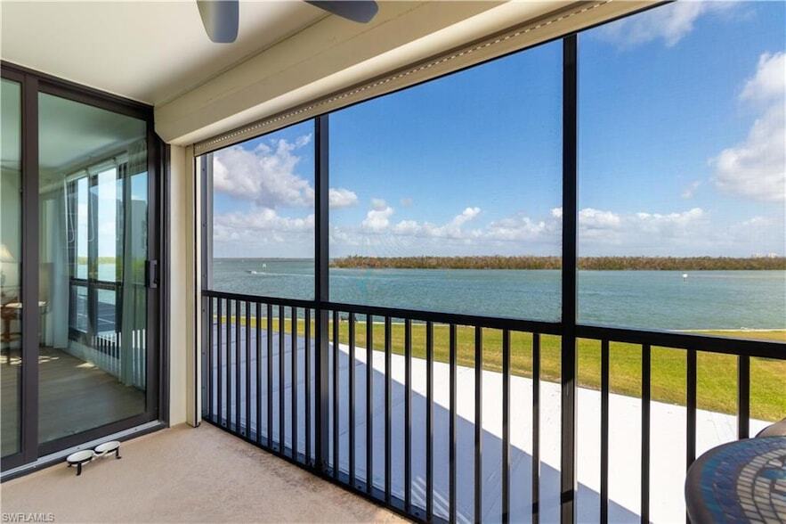 4253 Bay Beach Ln, Unit G2 in Fort Myers Beach, FL - Foto de edificio