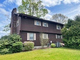 73 Elm St in Hatfield, MA - Building Photo