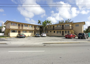 12101 Griffing Blvd in North Miami, FL - Building Photo - Building Photo