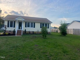 404 Cardinal Dr in Clayton, NC - Building Photo