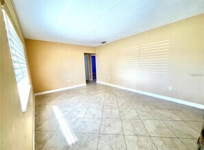 6067 43rd Terrace N in Kenneth City, FL - Building Photo - Building Photo