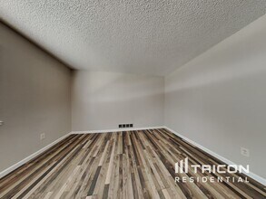 1200 Muirswood Way in Modesto, CA - Building Photo - Building Photo