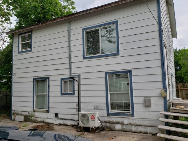 property at 222 W Murrill St