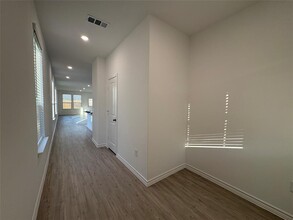 15145 Cyn Rpds Rd in Conroe, TX - Building Photo - Building Photo