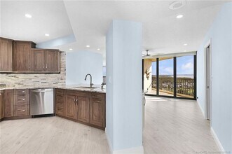 9550 S Ocean Dr in Jensen Beach, FL - Building Photo - Building Photo