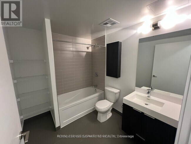 3100 Keele St in Toronto, ON - Building Photo - Building Photo