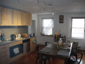 43 Hancock St, Unit 3 rd floor in Boston, MA - Building Photo - Building Photo