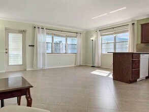 144 Canterbury E in West Palm Beach, FL - Building Photo - Building Photo