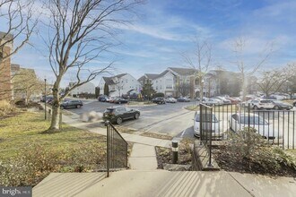 7706 Haynes Point Way in Alexandria, VA - Foto de edificio - Building Photo