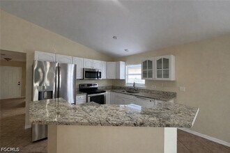 2310 NE 8th Pl in Cape Coral, FL - Building Photo - Building Photo