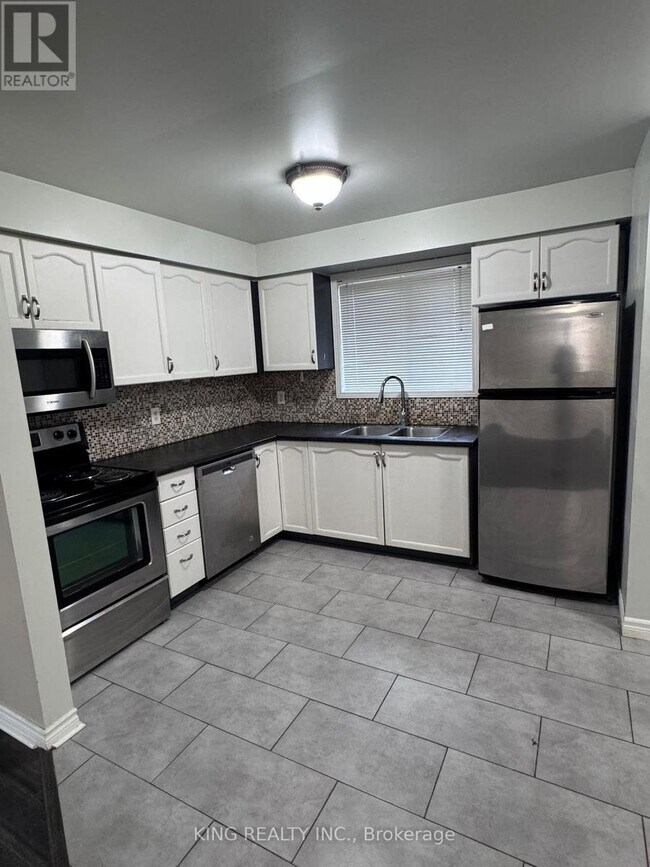 39 Red Oak Dr in Barrie, ON - Building Photo - Building Photo