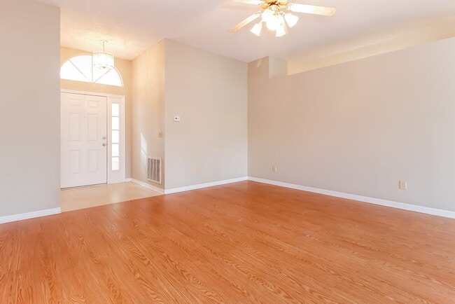 4851 Mill Run Dr in New Port Richey, FL - Building Photo - Building Photo