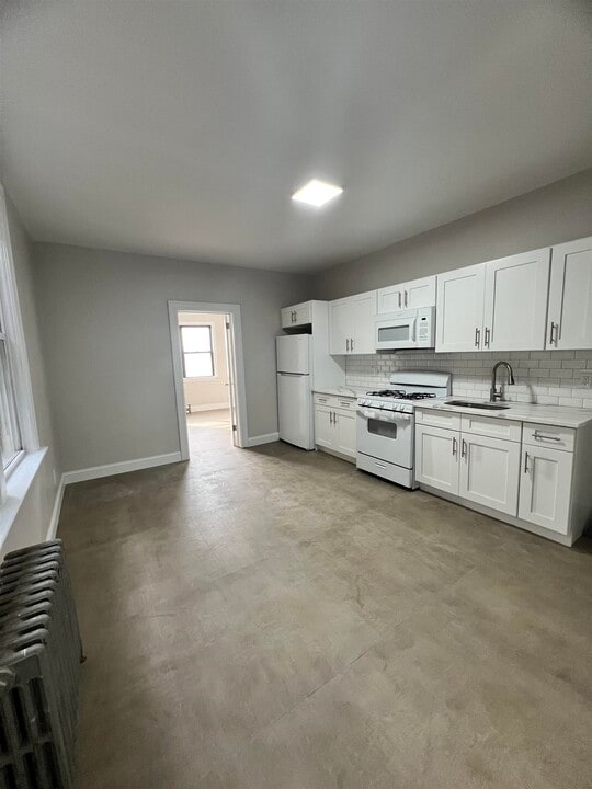 7604 Tonnelle Ave in North Bergen, NJ - Building Photo