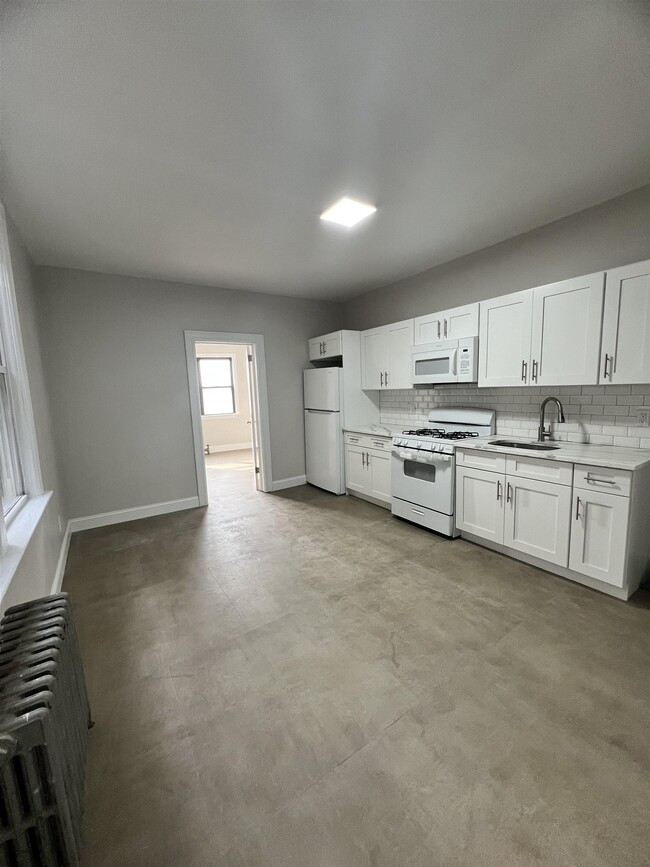 property at 7604 Tonnelle Ave