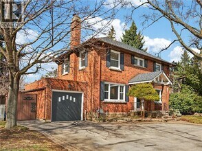 2317 Lakeshore Rd. in Burlington, ON - Building Photo - Building Photo