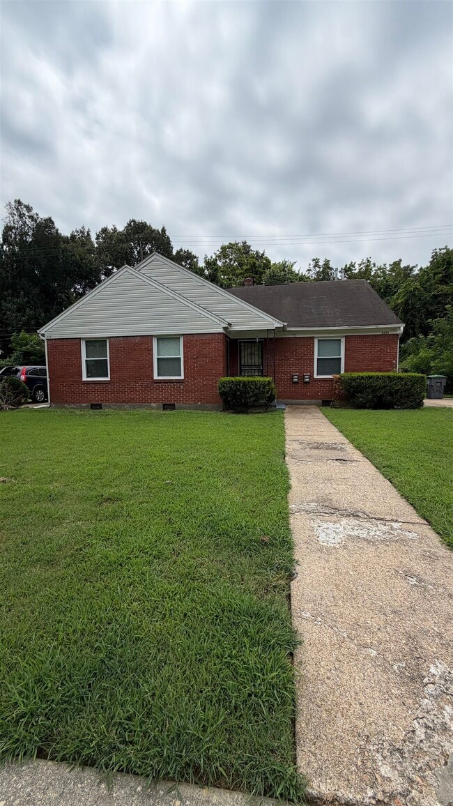 property at 3555 Barwood Cir