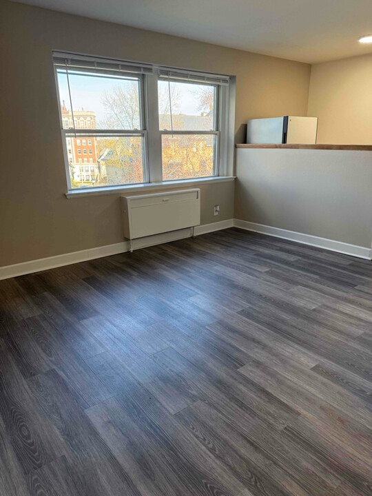 1041 E Knapp St in Milwaukee, WI - Building Photo