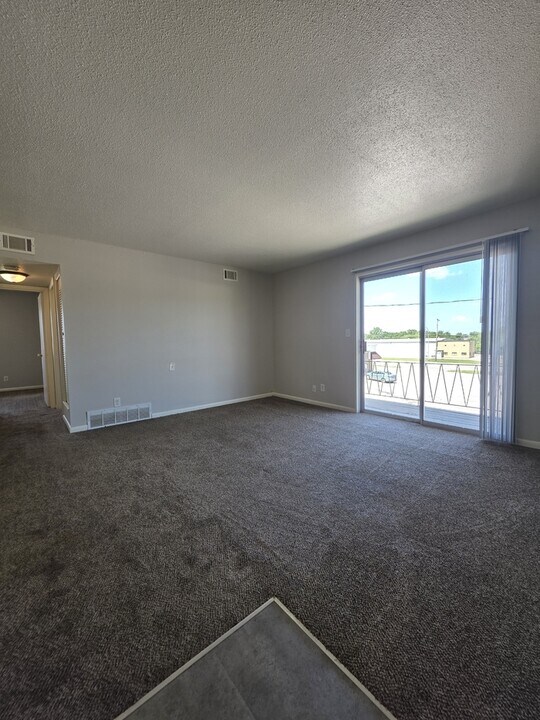 802 Ruth Ann Dr in Sedalia, MO - Building Photo