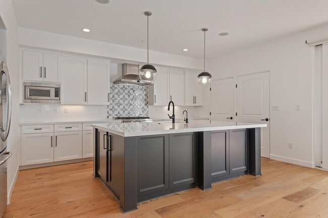 property at 105 W De La Guerra St
