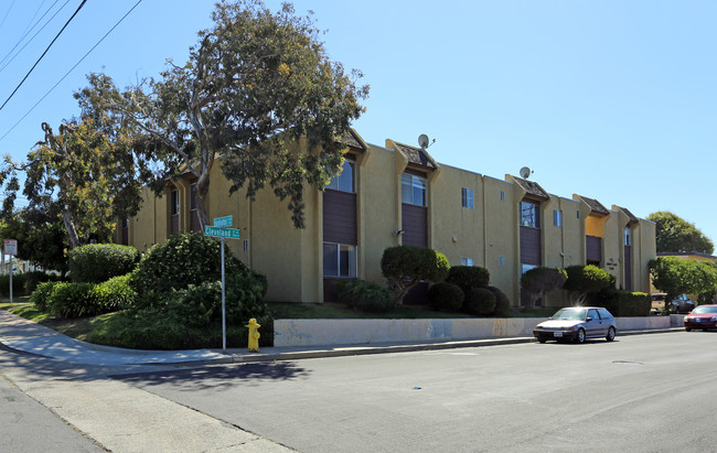 The Courtyard in Oceanside, CA - Foto de edificio - Building Photo