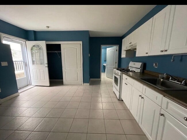 property at 206 Sneden Ave