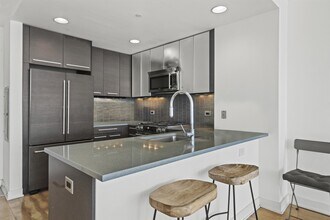 2 2nd St in Jersey City, NJ - Building Photo - Building Photo