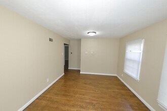 6127 Shillington Dr in Berkeley, MO - Building Photo - Building Photo