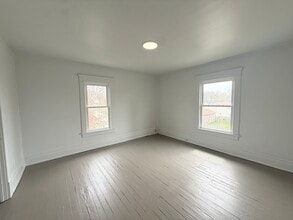 343 Cedar Ave in Sharon, PA - Building Photo - Building Photo