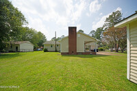 1030 Daniel Dr in Jacksonville, NC - Foto de edificio - Building Photo