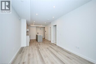 461 Green Rd in Hamilton, ON - Building Photo - Building Photo