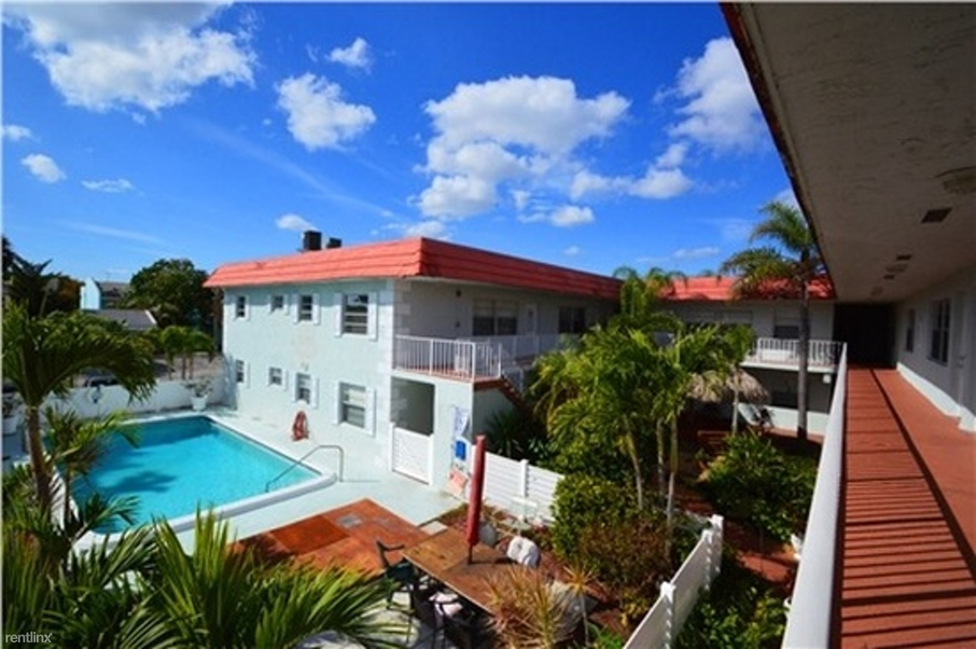 2201 NE 36th St in Lighthouse Point, FL - Building Photo