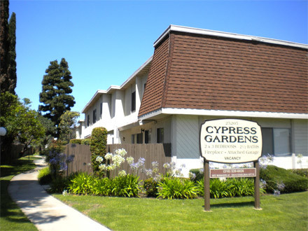 Cypress Garden in Lomita, CA - Foto de edificio - Building Photo