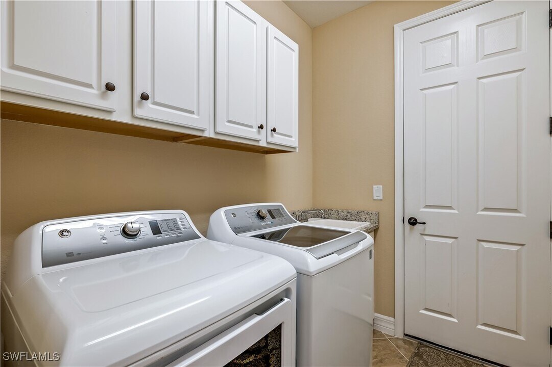 17450 Galway Run in Bonita Springs, FL - Building Photo