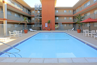 Taylor Manor Apartments in Montebello, CA - Building Photo - Building Photo