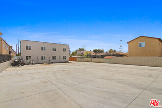649 W 92nd St in Los Angeles, CA - Building Photo - Building Photo