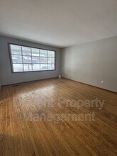 927 Ellesmere Ave in Peterborough, ON - Building Photo - Building Photo