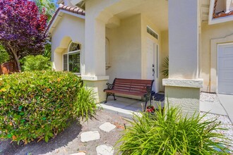 290 Diamante Way in Oceanside, CA - Building Photo - Building Photo
