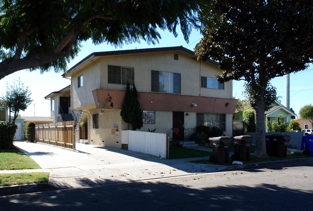 224 W Buckthorn St in Inglewood, CA - Building Photo