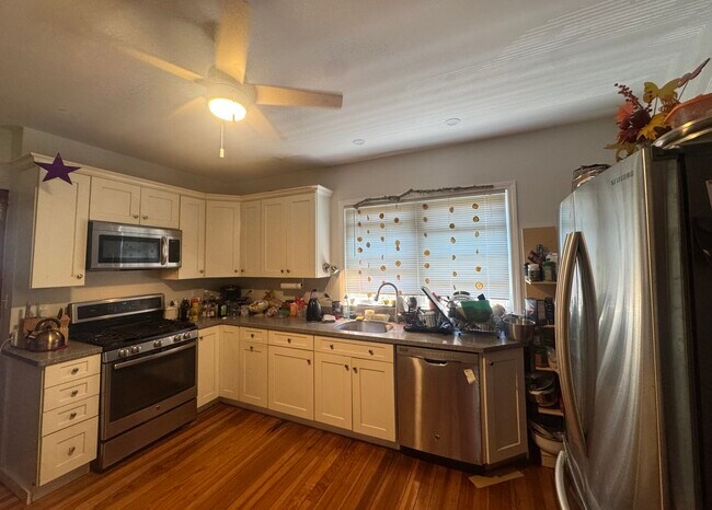 8 Foskett St, Unit 2A in Somerville, MA - Foto de edificio - Building Photo
