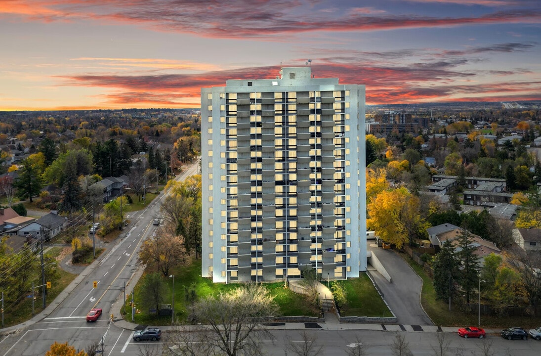 Aspen Towers in Ottawa, ON - Building Photo