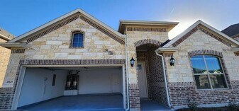 2521 Birchcrest Dr in Fort Worth, TX - Building Photo