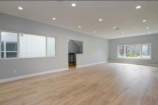 1243 Meadowbrook Ave in Los Angeles, CA - Building Photo - Building Photo